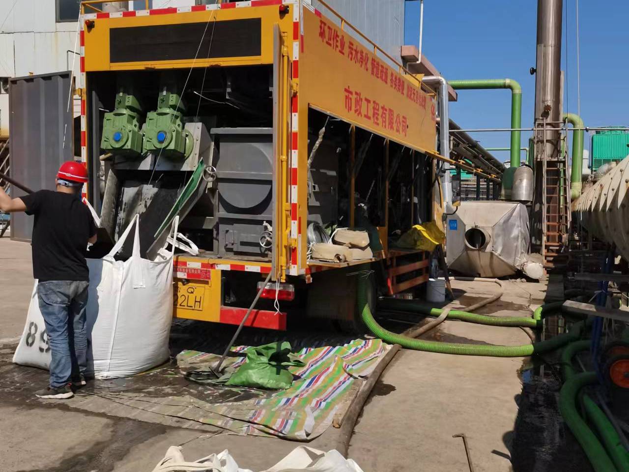 修武淤泥压干处理