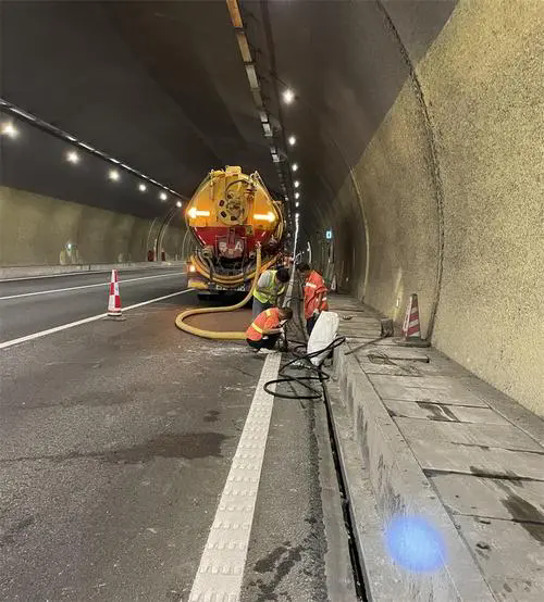 修武隧道排水渠清淤